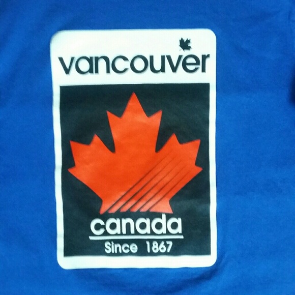 Vancouver Canada Maple Leaf Graphic T-shirt - Picture 2 of 3